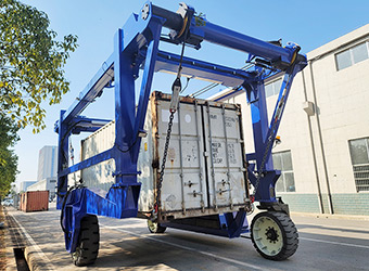 Container Straddle Carrier