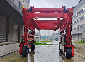 Container Straddle Carrier