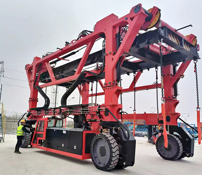 container straddle carrier