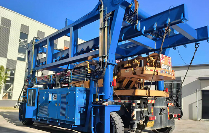 container straddle carrier