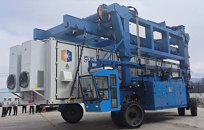 container straddle carrier