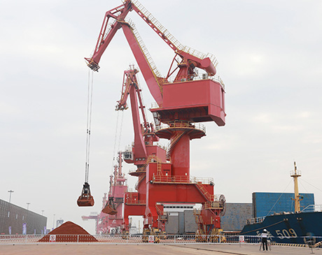 Lifting bulk cargo