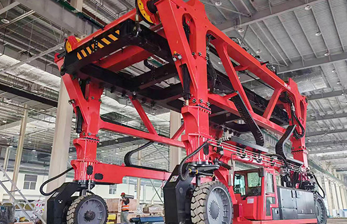 Container Straddle Carrier