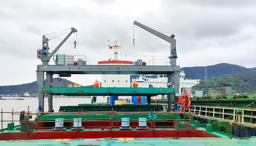Adjustment and Maintenance of the Hatch Cover