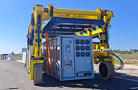 container straddle carrier